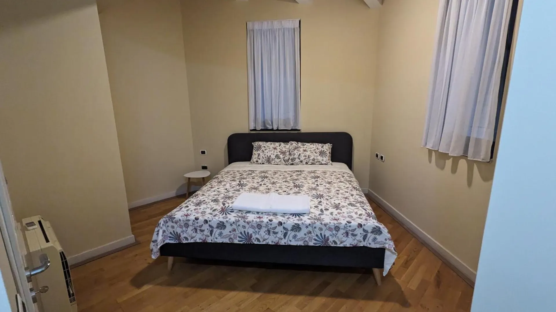 Apartman Villa 9-2B Tirana Albánia